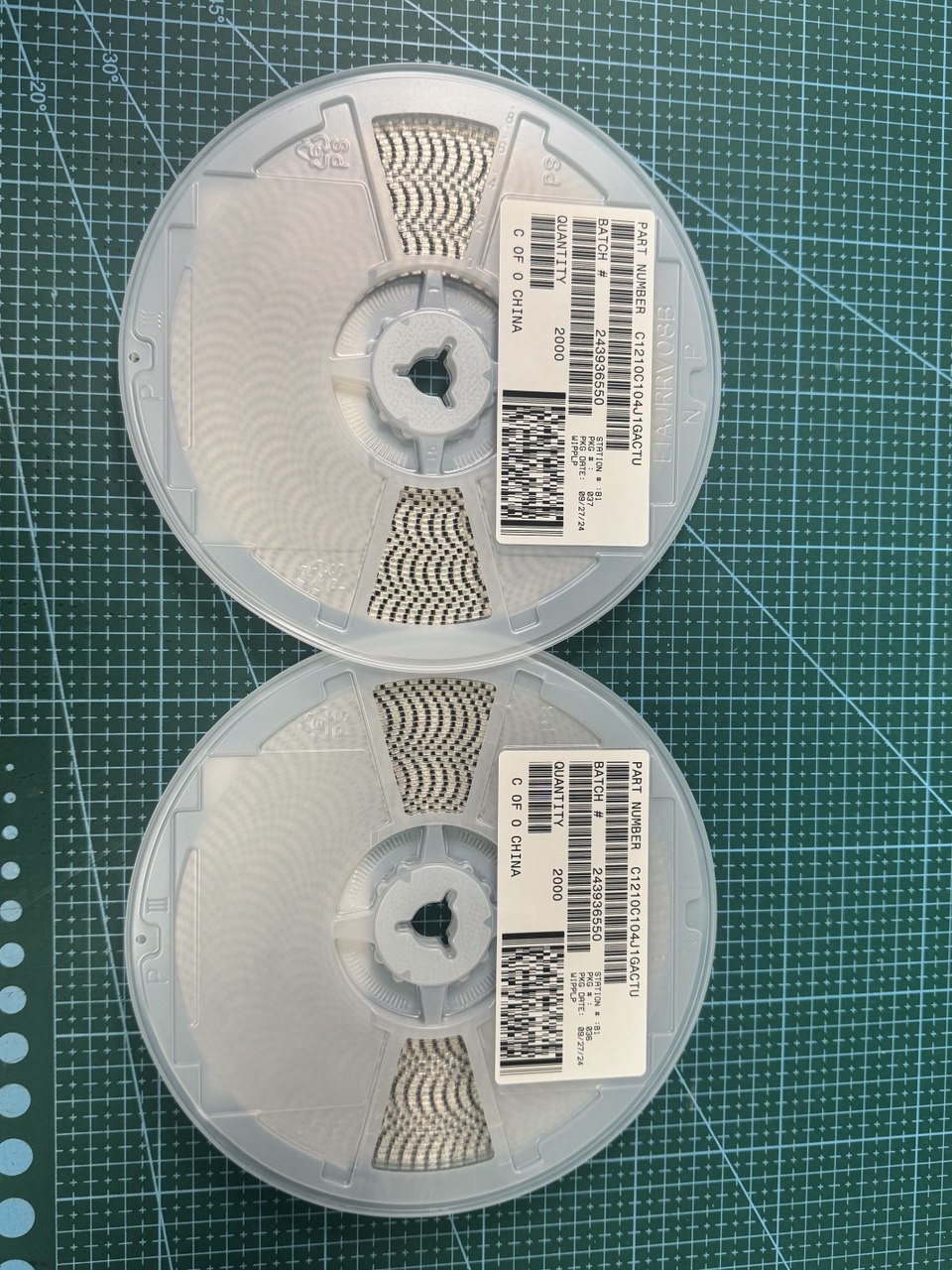 Керамические конденсаторы C1210C104J1GACTU (Kemet)